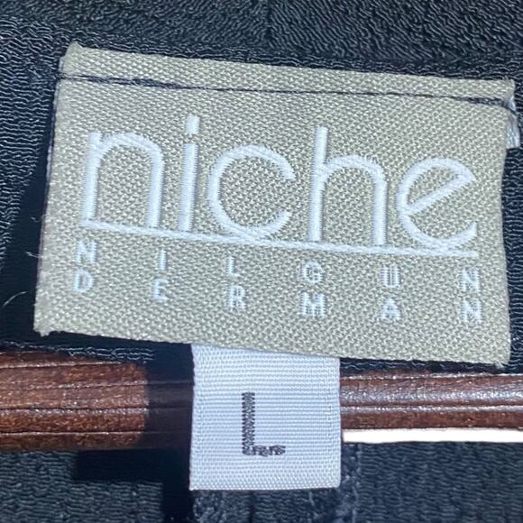 Niche Nilgun Derman Black 3/4 sleeve top with abalone shell buttons Rayon Large - Picture 6 of 9